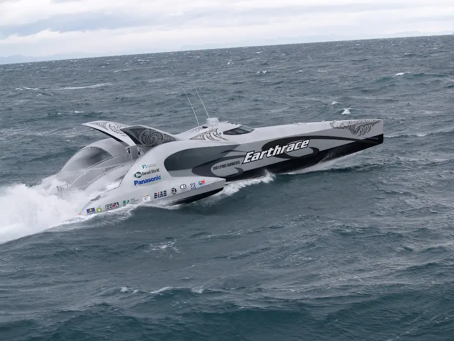 24m Earthrace Trimaran — LOMOcean design #0501