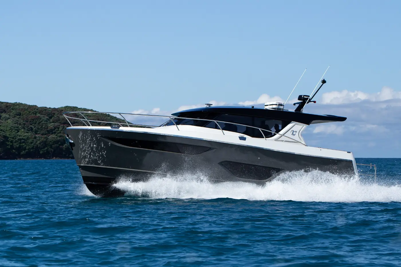 Legacy 13.7m