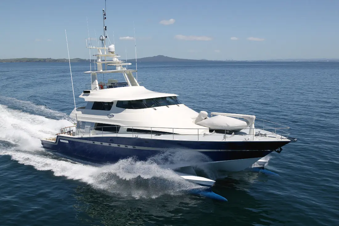 Ultimate Lady, a 27m wavepiercer catamaran designed by LOMOcean