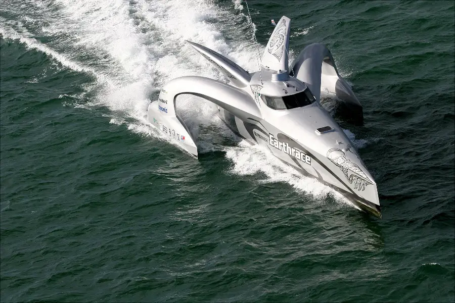 24m Earthrace Trimaran — LOMOcean design #0501