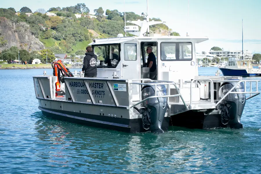 10m catamaran workboat — LOMOcean design #2212