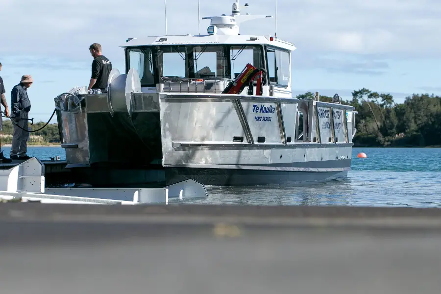 10m catamaran workboat — LOMOcean design #2212
