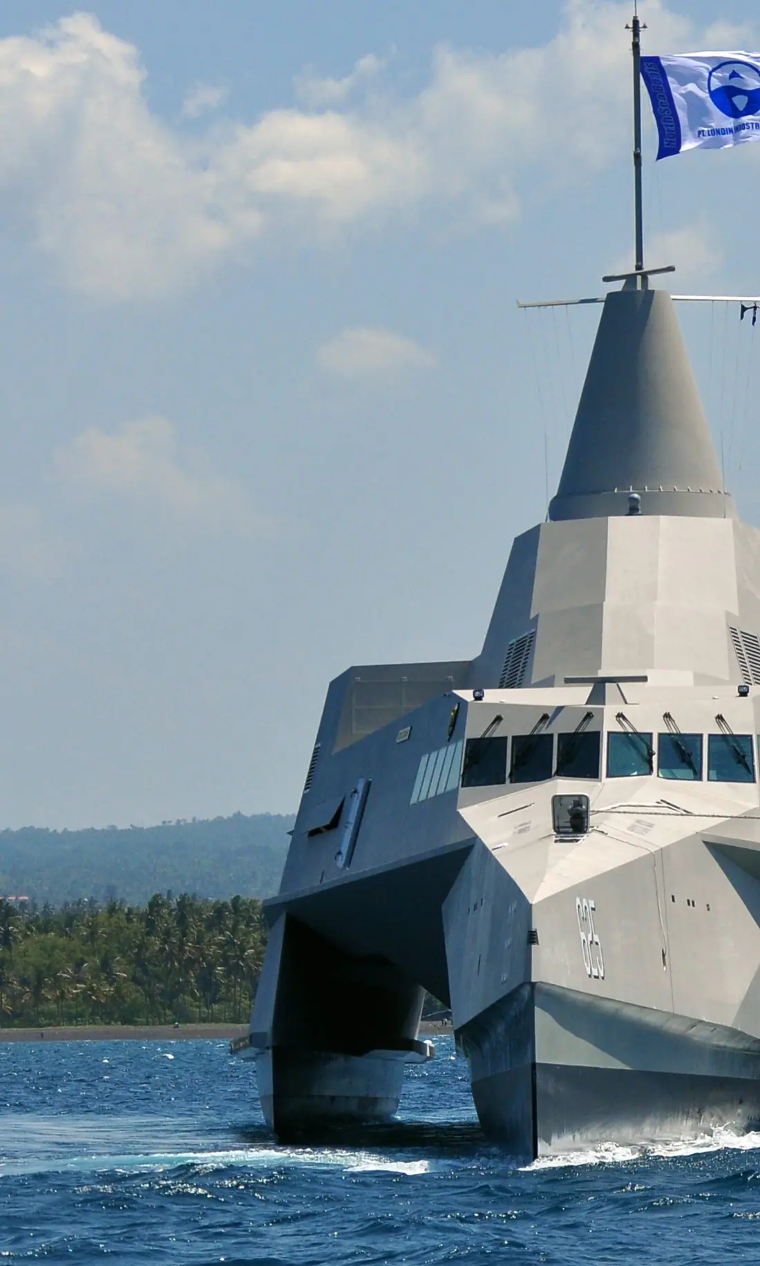 Defence vessel designed by LOMOcean