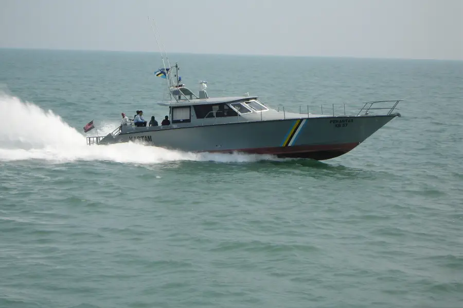 16m Fast Interceptor Malaysian Customs — LOMOcean design #0602