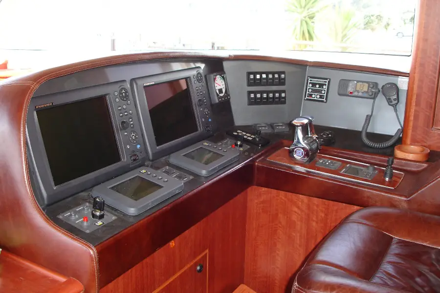 14m Power Catamaran Solitaire — LOMOcean design #0401