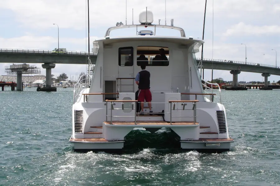 14m Power Catamaran Solitaire — LOMOcean design #0401