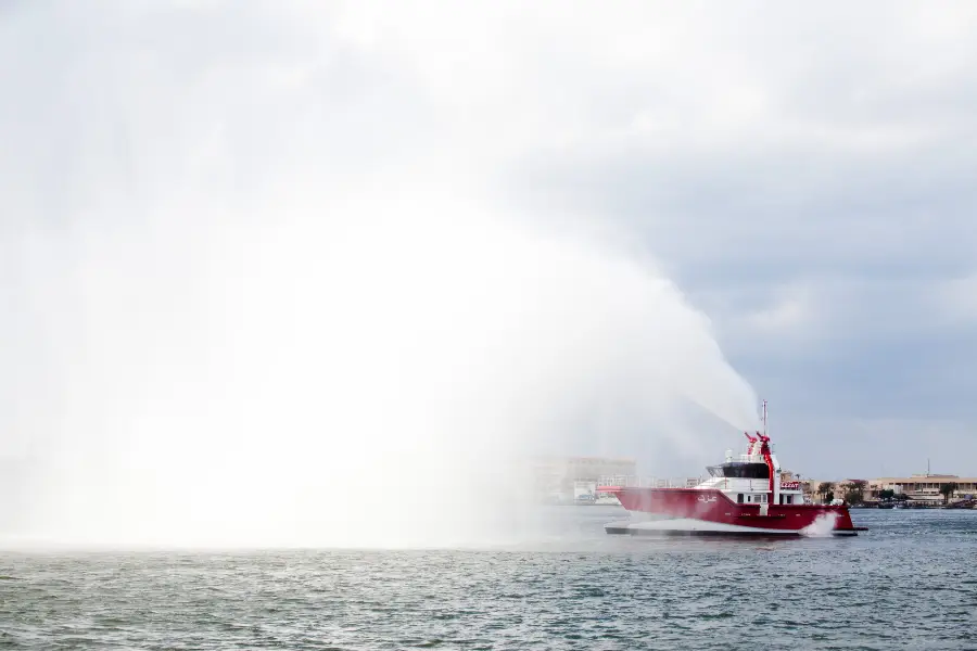 25m Wavepiercer Fireboat - Mapso Aquarius — LOMOcean design #0901