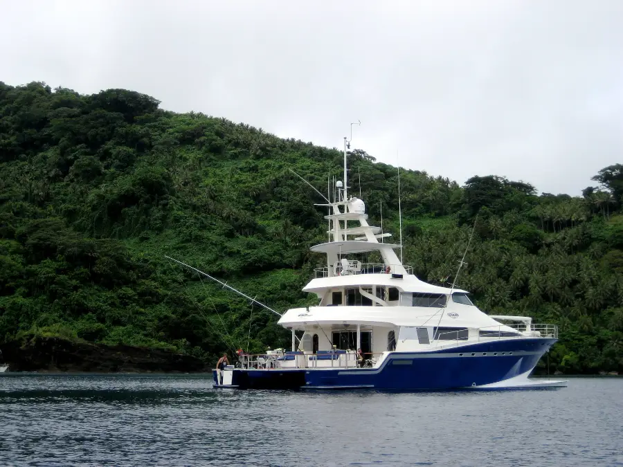 27m Wavepiercer Ultimate Lady — LOMOcean design #9601