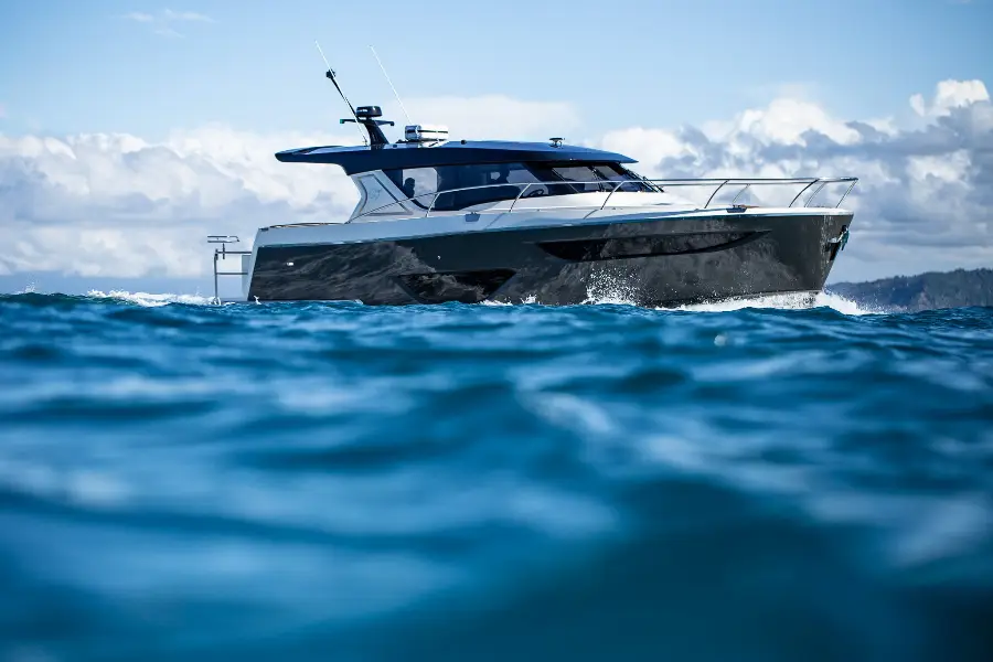 Legacy 13.7m — LOMOcean design #2013