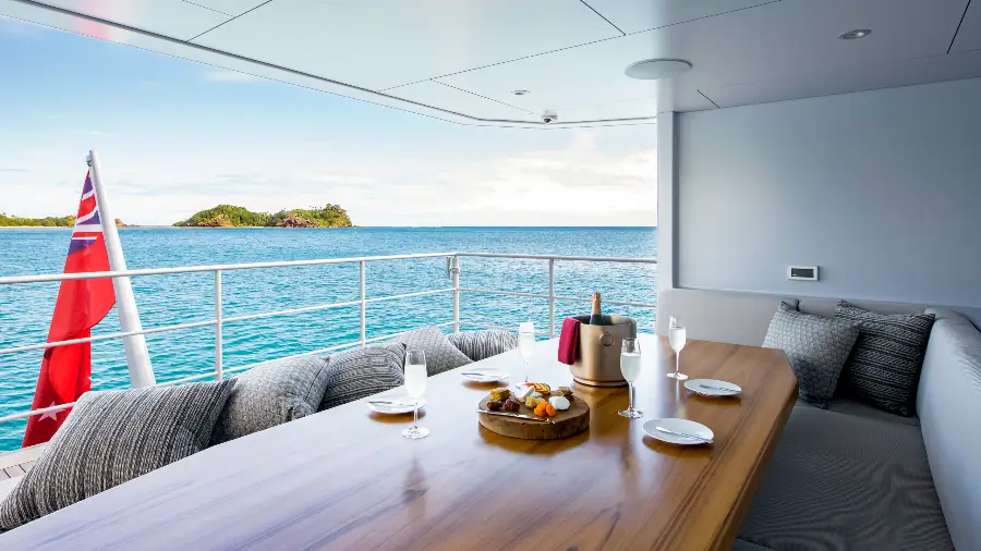 39m Explorer Catamaran The Beast — LOMOcean design #1610