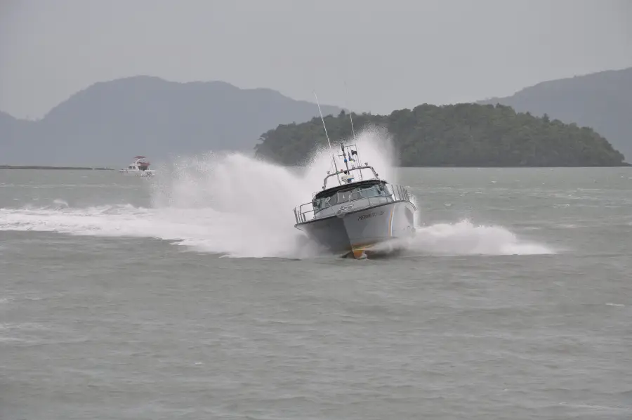 16m Fast Interceptor Malaysian Customs — LOMOcean design #0602