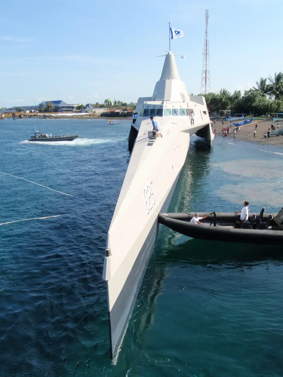 63m Navy Trimaran — LOMOcean design #1030