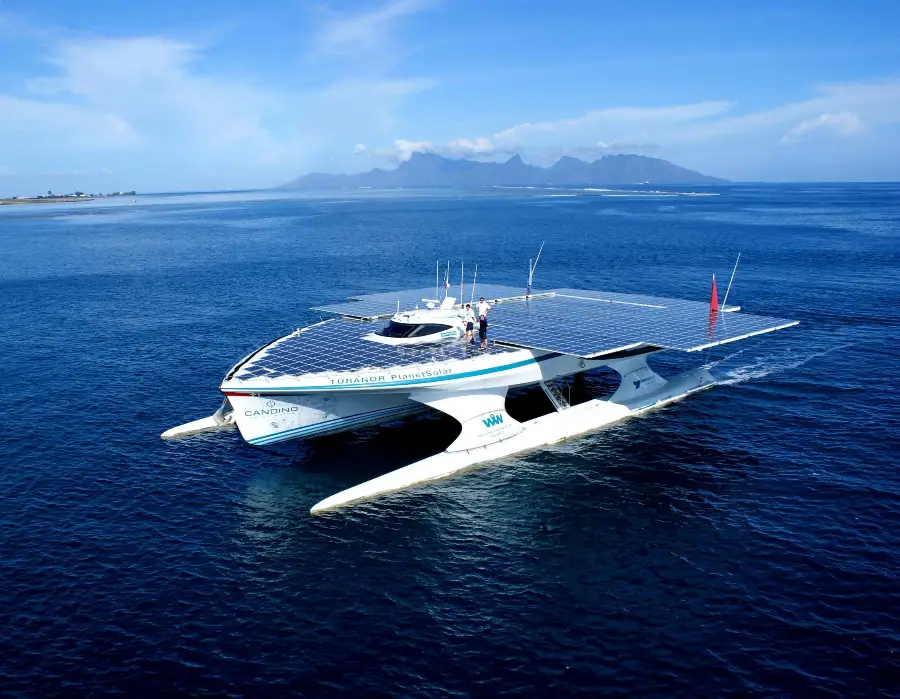 Tūranor Planet Solar under way in French Polynesia