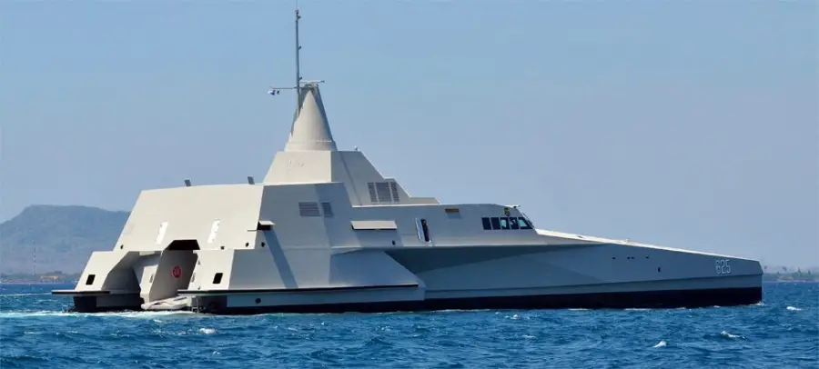 63m Navy Trimaran — LOMOcean design #1030