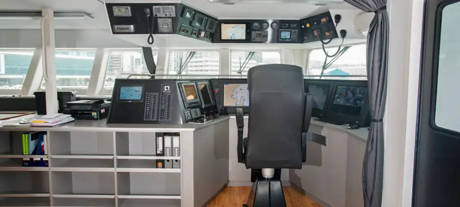 34m Catamaran MV Offshore Guardian — LOMOcean design #1401