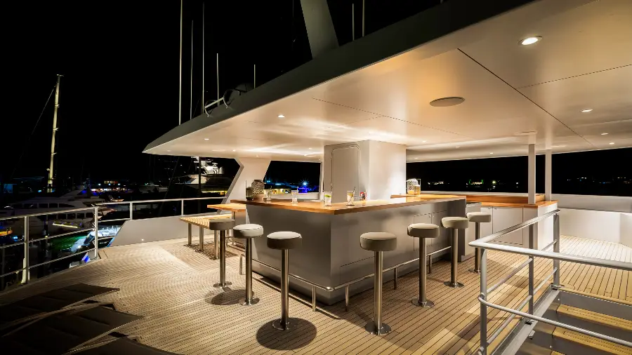 39m Explorer Catamaran The Beast — LOMOcean design #1610