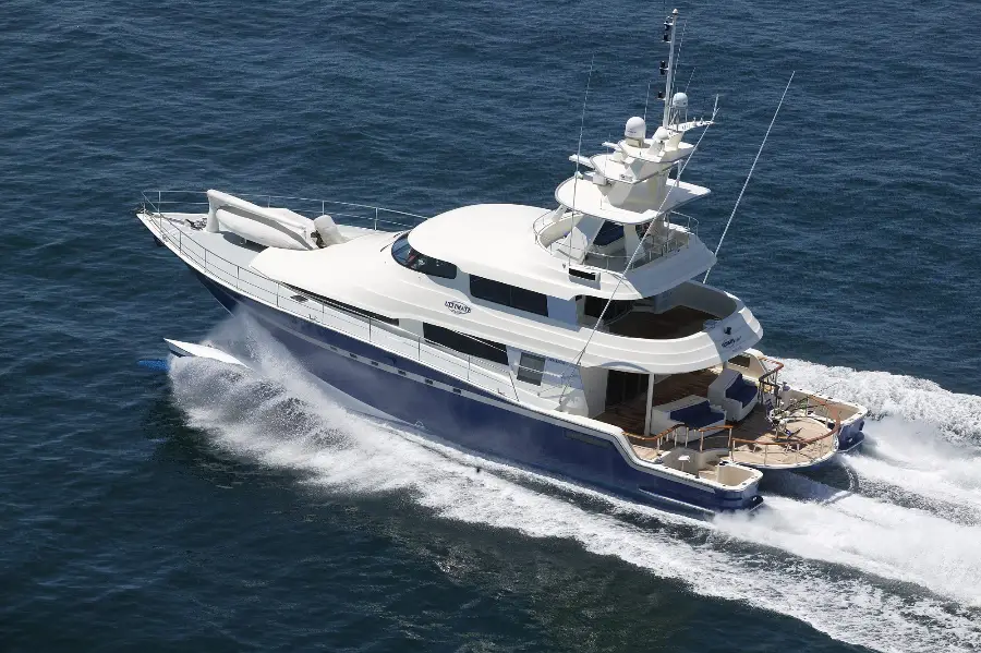 27m Wavepiercer Ultimate Lady — LOMOcean design #9601